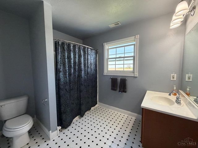 1176 Leeka Road, Green Twp, OH 45159