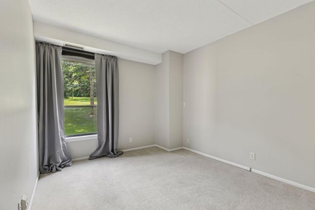 6650 Vernon Avenue S 111, Edina, MN 55436