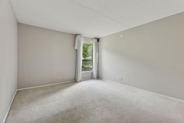 6650 Vernon Avenue S 111, Edina, MN 55436