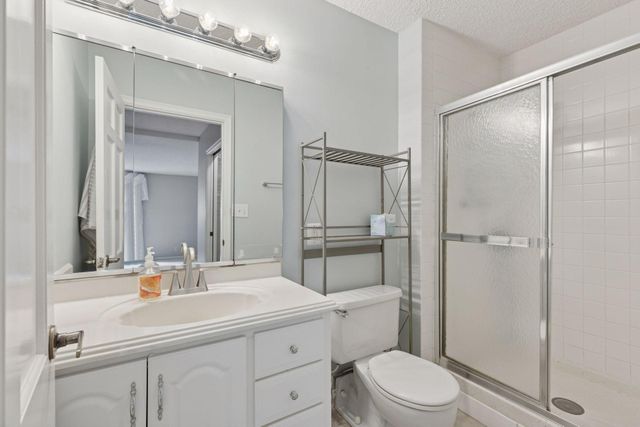 6650 Vernon Avenue S 111, Edina, MN 55436