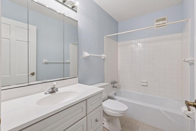 6650 Vernon Avenue S 111, Edina, MN 55436