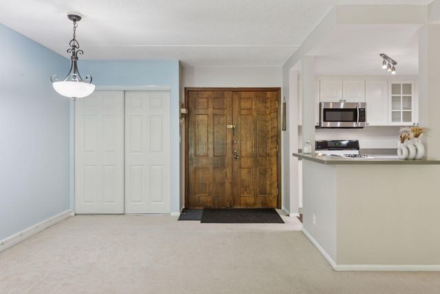6650 Vernon Avenue S 111, Edina, MN 55436