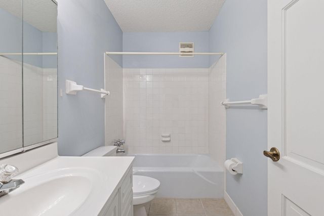 6650 Vernon Avenue S 111, Edina, MN 55436