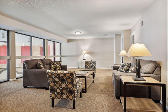 6650 Vernon Avenue S 111, Edina, MN 55436