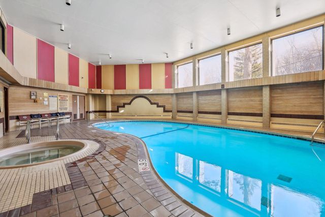 6650 Vernon Avenue S 111, Edina, MN 55436