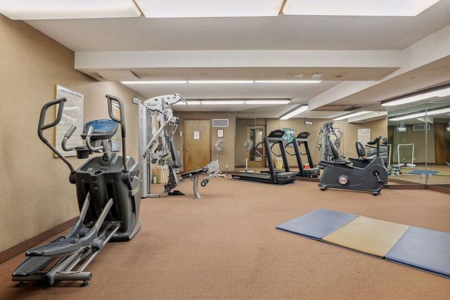 6650 Vernon Avenue S 111, Edina, MN 55436