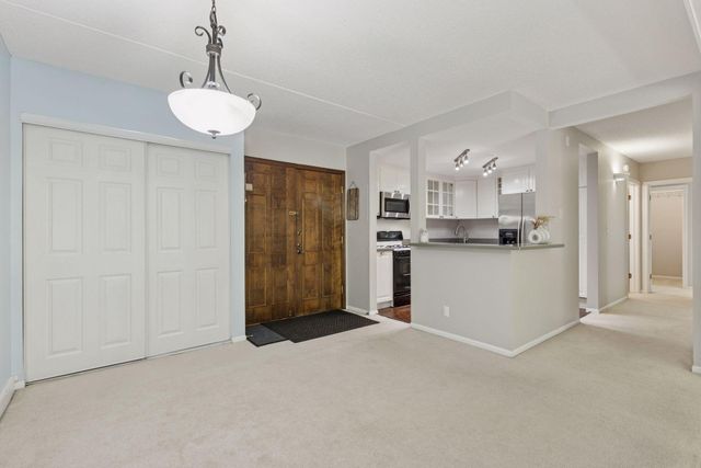 6650 Vernon Avenue S 111, Edina, MN 55436