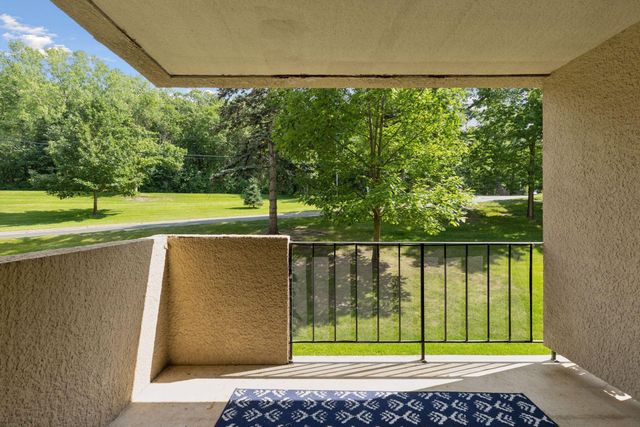 6650 Vernon Avenue S 111, Edina, MN 55436