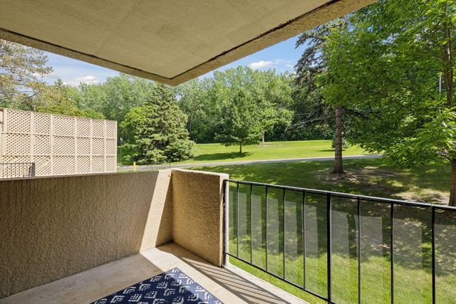 6650 Vernon Avenue S 111, Edina, MN 55436