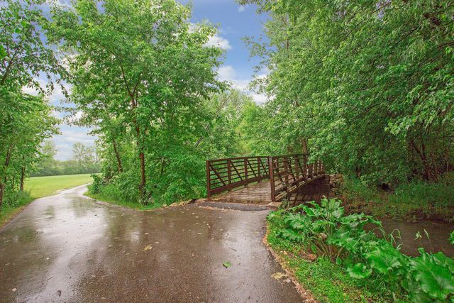 6650 Vernon Avenue S 111, Edina, MN 55436