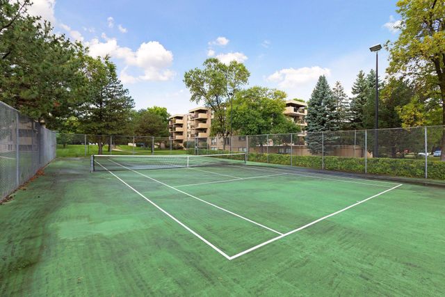 6650 Vernon Avenue S 111, Edina, MN 55436