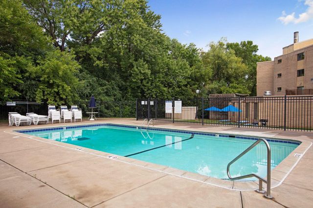 6650 Vernon Avenue S 111, Edina, MN 55436