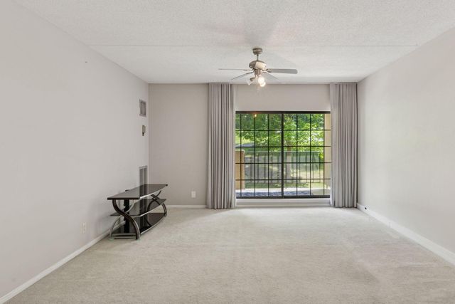 6650 Vernon Avenue S 111, Edina, MN 55436