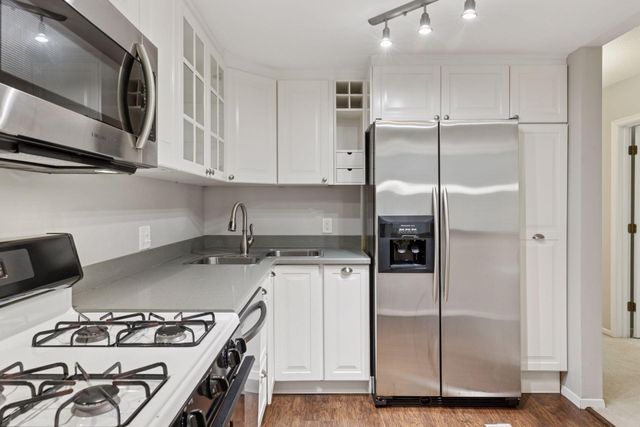 6650 Vernon Avenue S 111, Edina, MN 55436