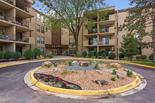 6650 Vernon Avenue S 111, Edina, MN 55436