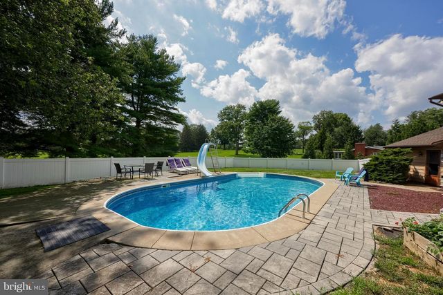 925 EDINBURGH DR, Lancaster, PA 17601