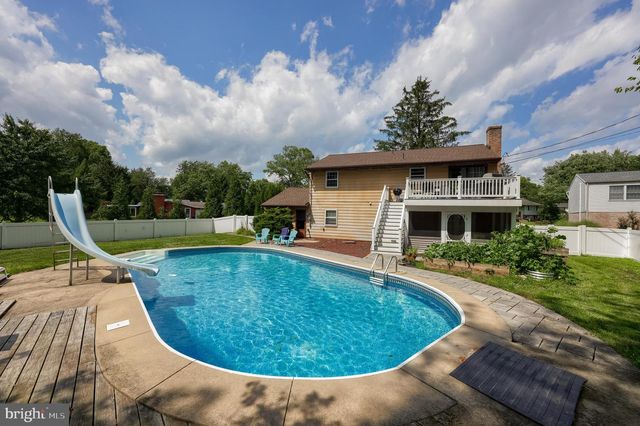 925 EDINBURGH DR, Lancaster, PA 17601