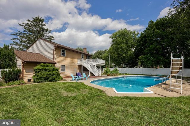 925 EDINBURGH DR, Lancaster, PA 17601