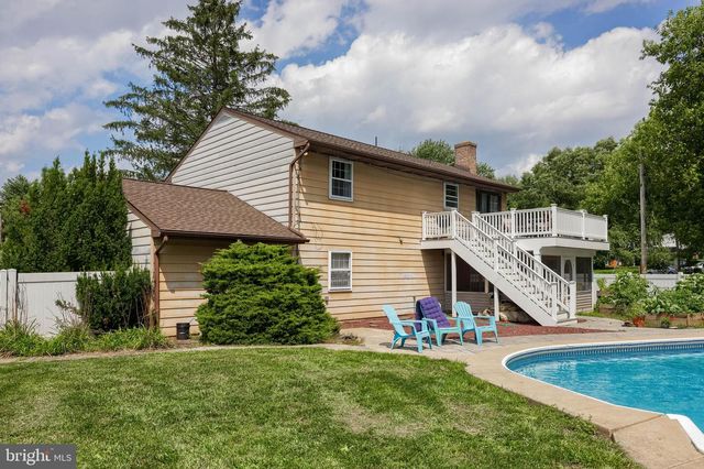 925 EDINBURGH DR, Lancaster, PA 17601