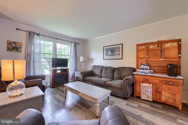 925 EDINBURGH DR, Lancaster, PA 17601