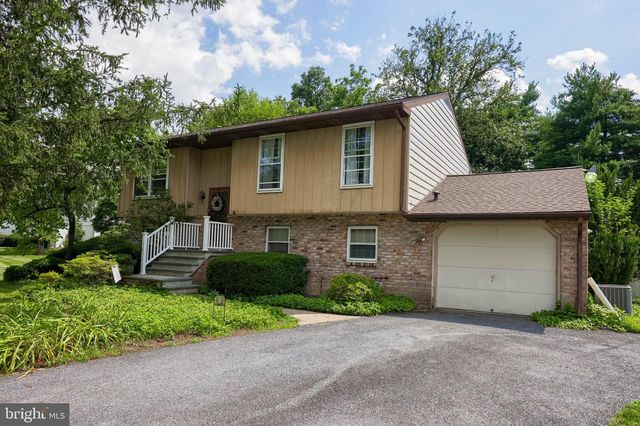 925 EDINBURGH DR, Lancaster, PA 17601