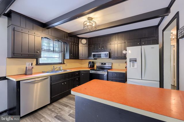 925 EDINBURGH DR, Lancaster, PA 17601