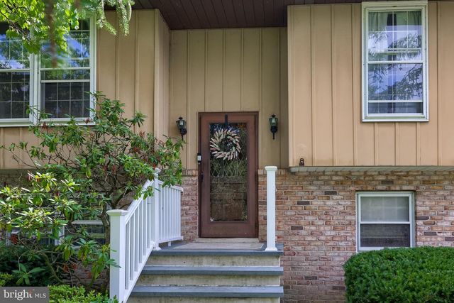 925 EDINBURGH DR, Lancaster, PA 17601