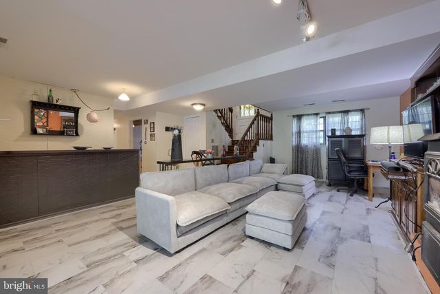 925 EDINBURGH DR, Lancaster, PA 17601