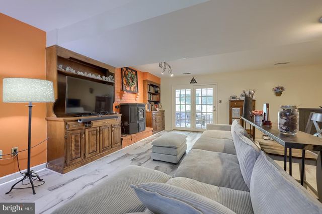 925 EDINBURGH DR, Lancaster, PA 17601