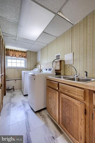 925 EDINBURGH DR, Lancaster, PA 17601
