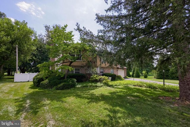 925 EDINBURGH DR, Lancaster, PA 17601