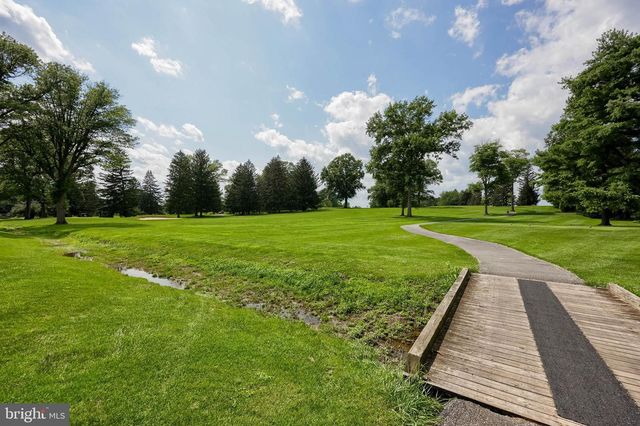 925 EDINBURGH DR, Lancaster, PA 17601