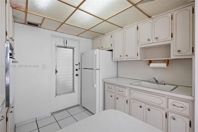 8001 Byron Ave 3C, Miami Beach, FL 33141
