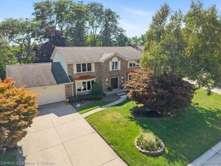 36233 Trenton Court, Farmington Hills, MI 48335