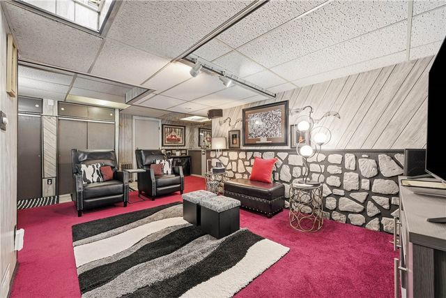 8008 Mark Dr, Verona, PA 15147