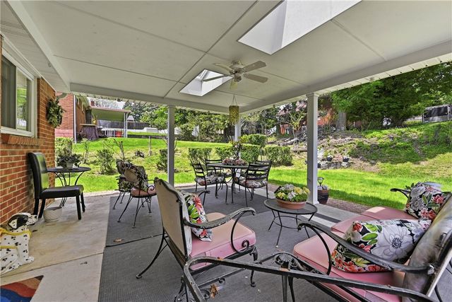 8008 Mark Dr, Verona, PA 15147