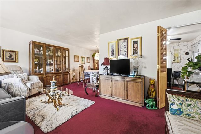 8008 Mark Dr, Verona, PA 15147