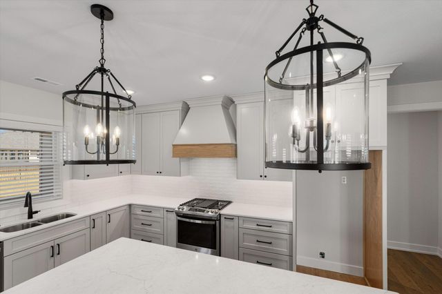 108 WALTON HEATH CT, Columbia, MO 65201