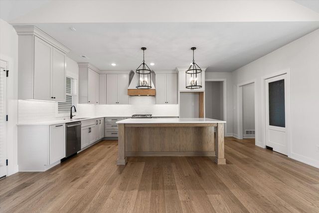 108 WALTON HEATH CT, Columbia, MO 65201