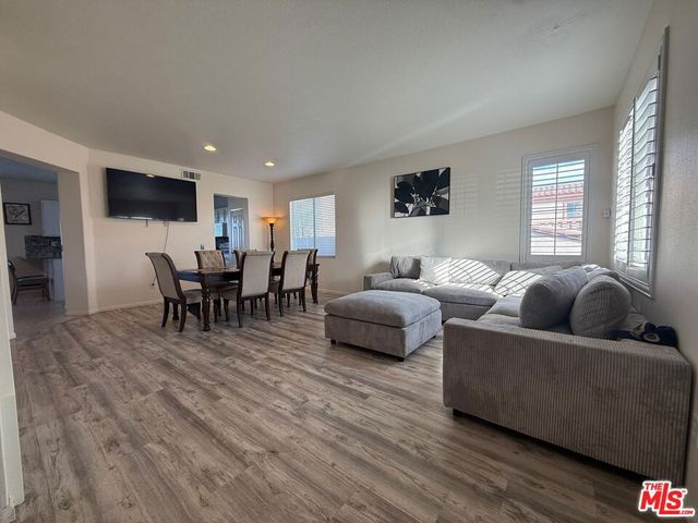 719 W Avenue Q10, Palmdale, CA 93551