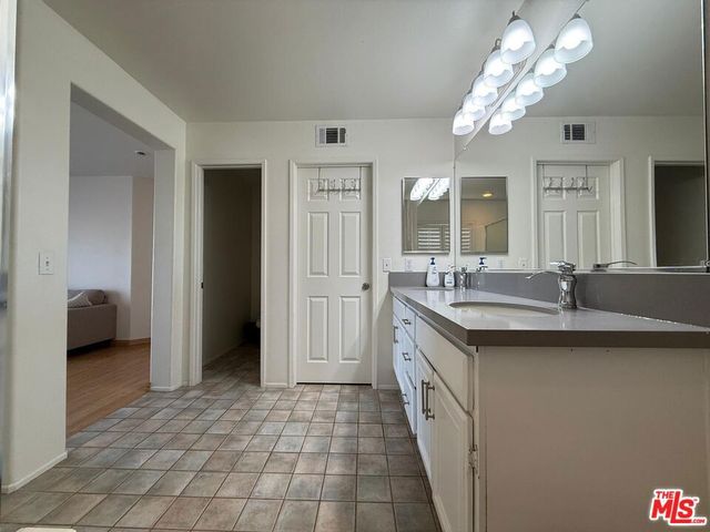 719 W Avenue Q10, Palmdale, CA 93551