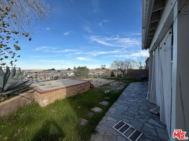 719 W Avenue Q10, Palmdale, CA 93551