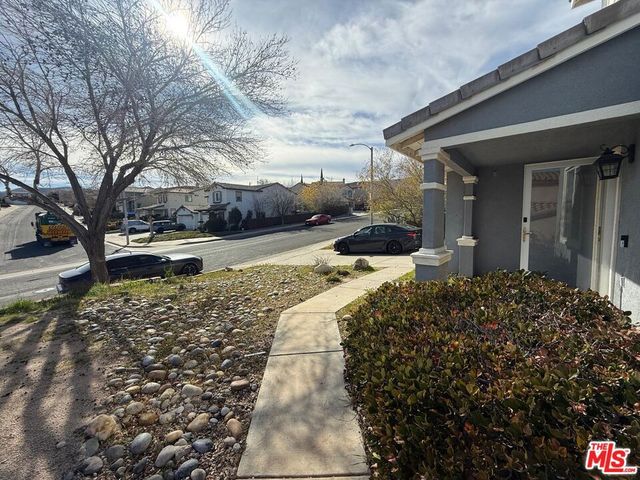 719 W Avenue Q10, Palmdale, CA 93551