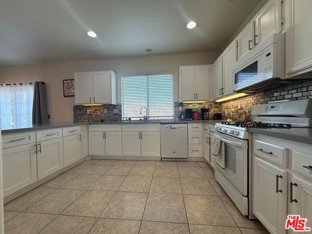 719 W Avenue Q10, Palmdale, CA 93551