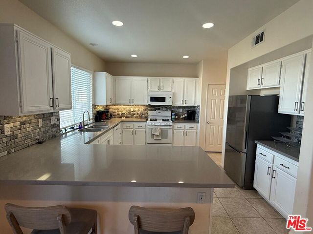719 W Avenue Q10, Palmdale, CA 93551