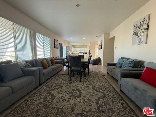 719 W Avenue Q10, Palmdale, CA 93551