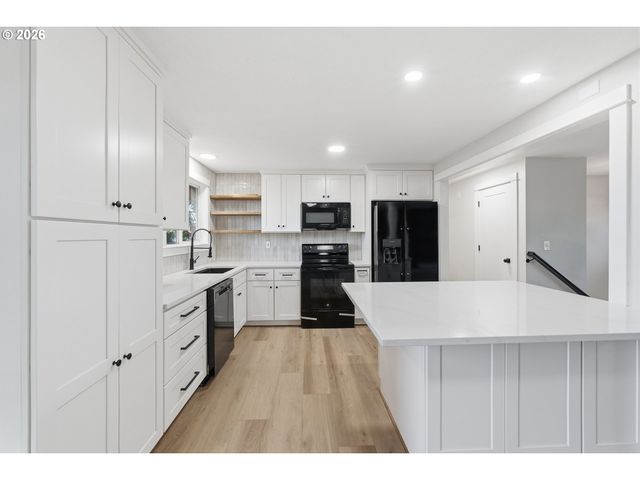 4191 Ne EL CAMINO Dr, Gresham, OR 97030