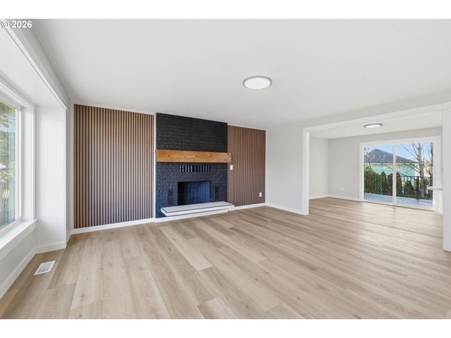 4191 Ne EL CAMINO Dr, Gresham, OR 97030