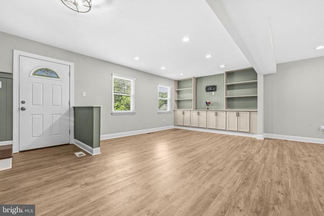 6109 PLAINVILLE LN, Woodbridge, VA 22193