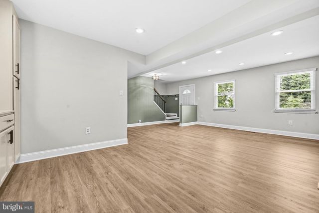 6109 PLAINVILLE LN, Woodbridge, VA 22193
